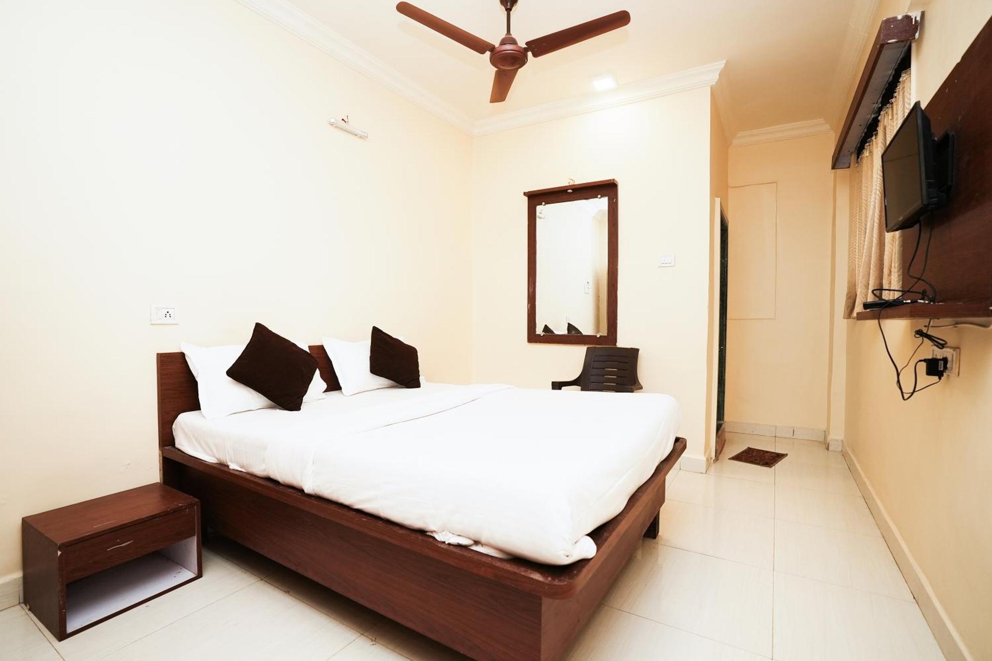 Hotel Della Comfort Near Ambreshwar Shiv Mandir, Ambernath Amarnath Exterior photo