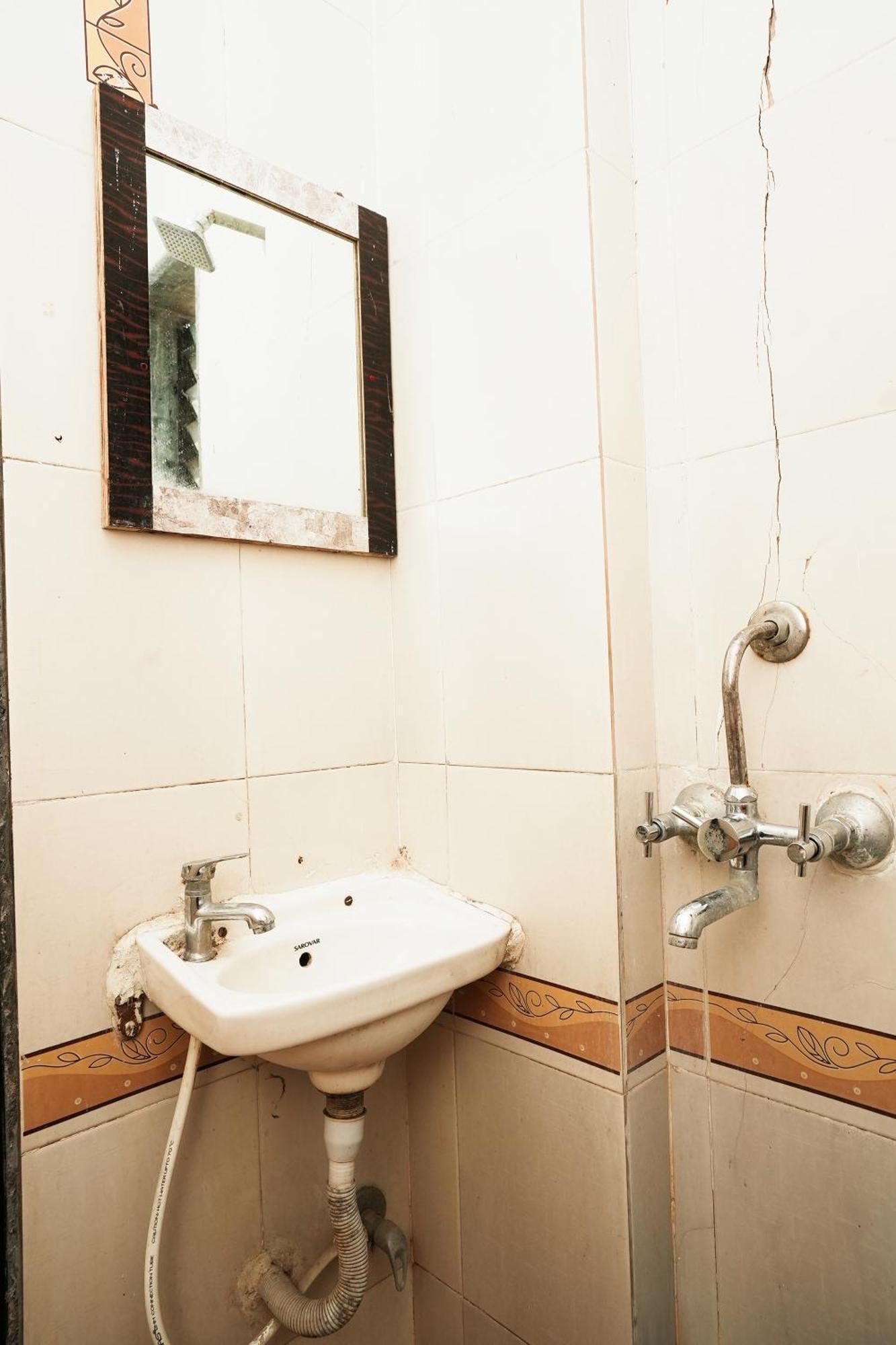 Hotel Della Comfort Near Ambreshwar Shiv Mandir, Ambernath Amarnath Exterior photo