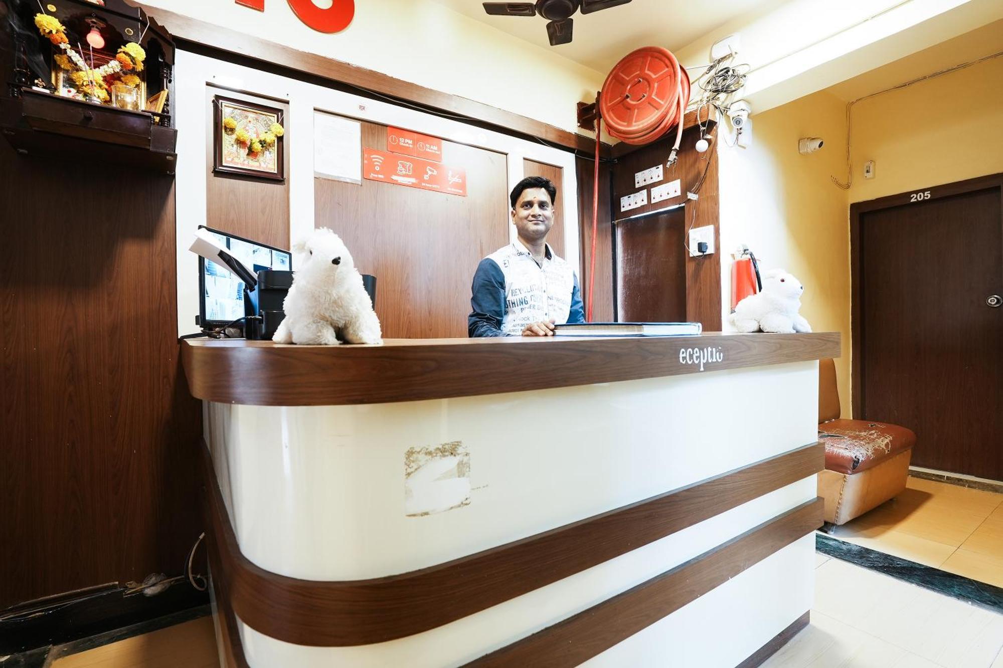 Hotel Della Comfort Near Ambreshwar Shiv Mandir, Ambernath Amarnath Exterior photo